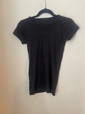 Lululemon Swiftly Tech Short Sleeve Shirt Black Size 4 Seamless Running Top